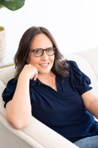 Denise Schmeichler, experta en visibilidad, ayuda a dueños de negocios de servicio a conseguir clientes sin hacer show ni depender de una agencia
